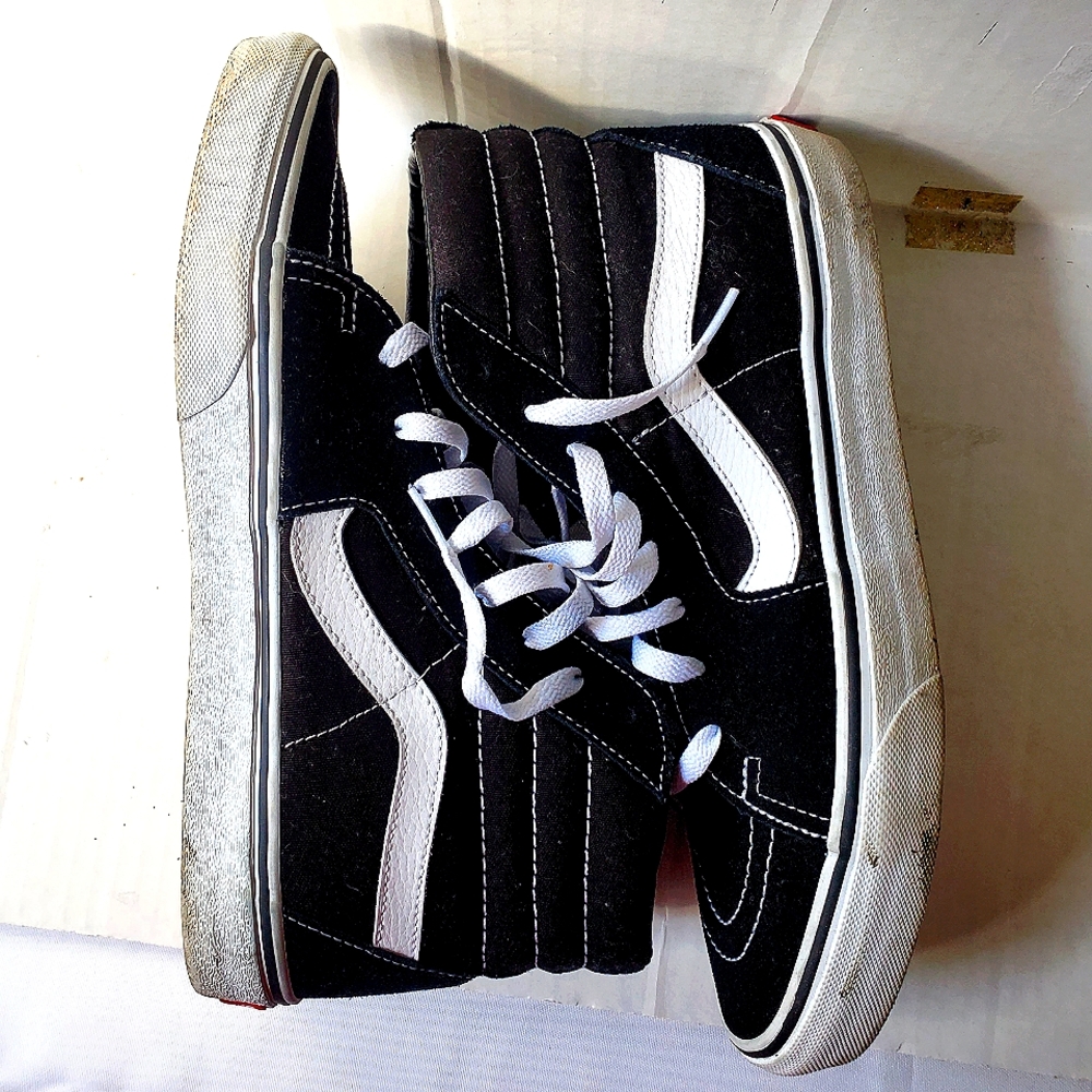 Vans - Picture 2 of 12